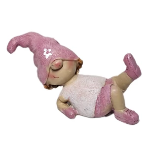 Fekvő fiú